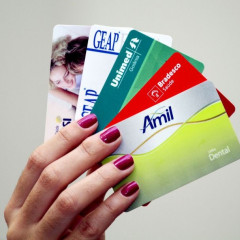 Alternativa aos planos de saúde, cartões de desconto viram dor de cabeça. 